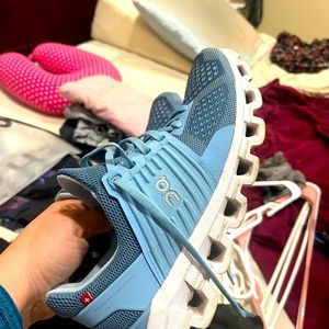 Women’s size 7 OnCloud